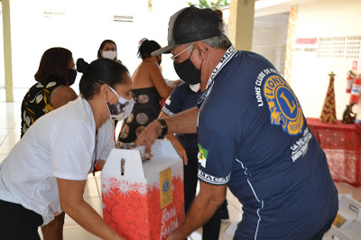Lions Clube Macau distribui 100 cestas básicas na Campanha Natalina do Distrito LA-5
